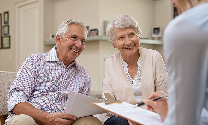 Vale a pena pedir aposentadoria sozinho ou com advogado? O que muda na prática