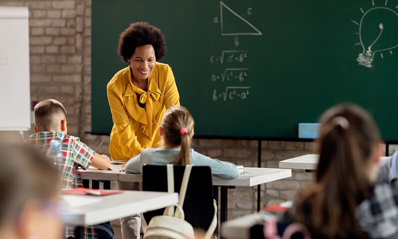 O professor pode se aposentar apenas pelo tempo de contribuição