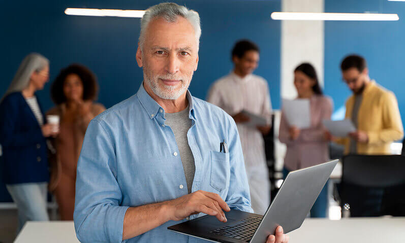 Vantagens para aposentadoria de Servidor Público de Curitiba que entraram antes de 2003