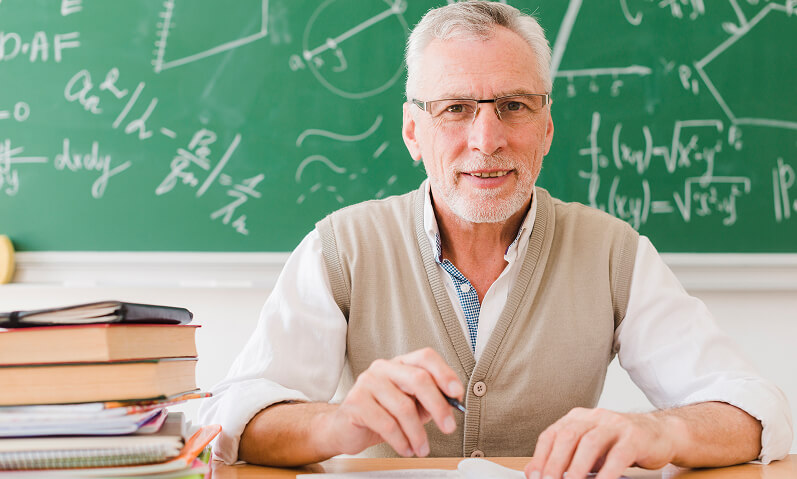 Aposentadoria do Professor: Como o Tempo de Serviço em Escola Particular e no Serviço Público é Contado?